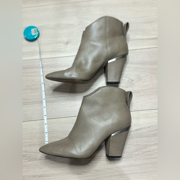 1. State booties taupe beige tan 7.5 perfect for fall - Picture 5 of 10